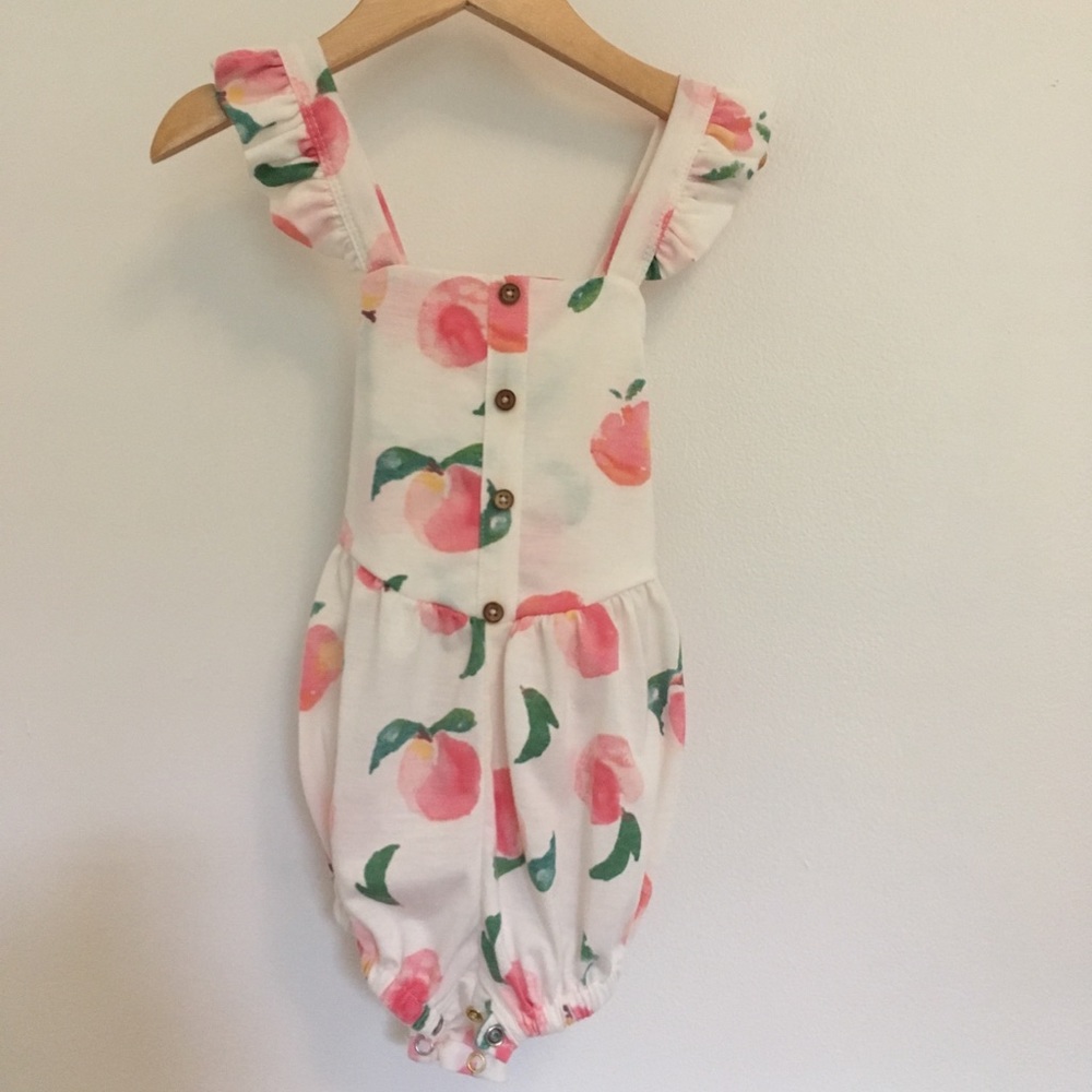 Jessica Simpson peach romper 🍑